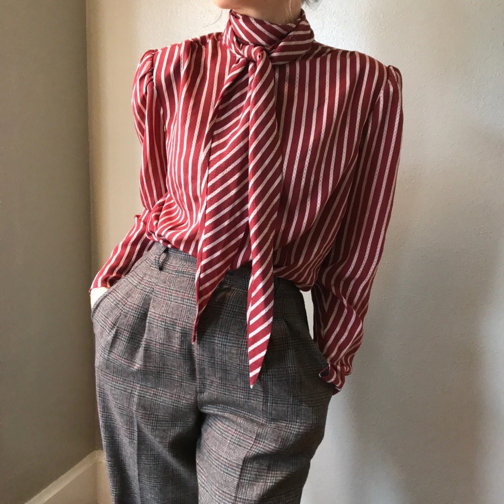 🎄HP!🎄Vintage Maroon Striped Blouse w/ neck scarf